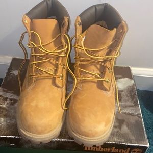 Timberland size kids 5.5y Wheat . Gently used